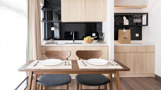 Studio - Dining Area & Kitchenette
