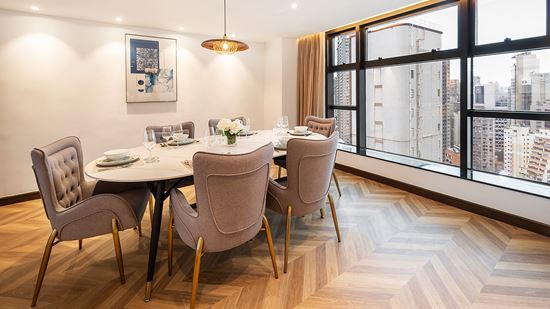 two-bedroom-premier_dining-area-with-view