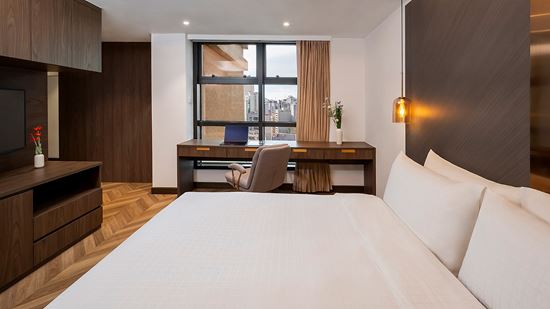 two-bedroom-premier_master-room-city-view