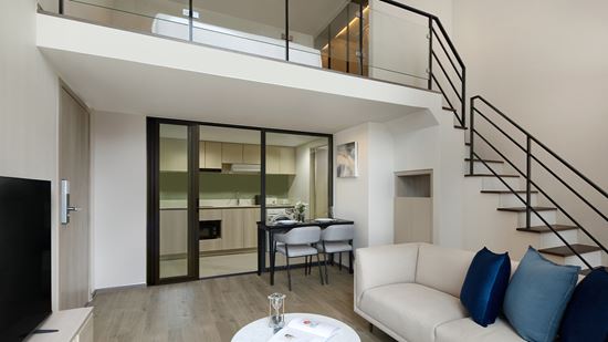 grand-deluxe-one-bedroom-loft-corner_living-and-dining