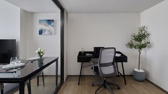 grand-deluxe-one-bedroom-loft-plus_working-space