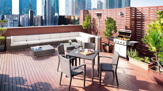 Shama Chill: rooftop garden with barbecue area